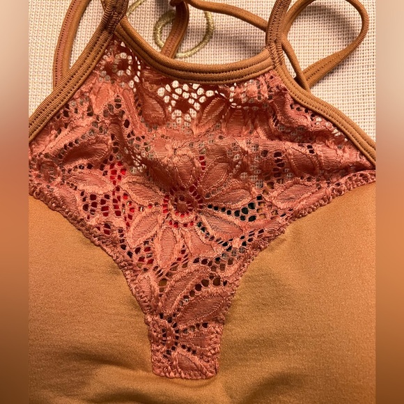 Bundle of 4 bralettes 💚🖤❤️🧡 - Picture 4 of 15